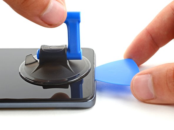 Motorola Edge (2022) Display Replacement, Insert an opening pick: crwdns2935265:032crwdnd2935265:03crwdnd2935265:03crwdne2935265:0