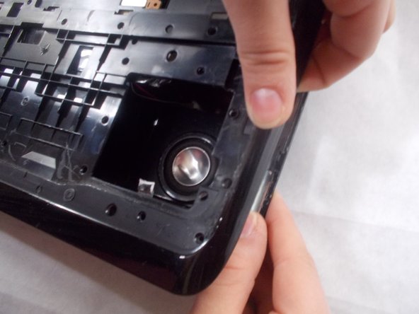 Toshiba Qosmio X305-Q704 Screen Replacement: crwdns2935265:06crwdnd2935265:02crwdnd2935265:02crwdne2935265:0