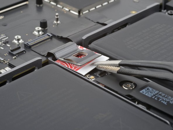 MacBook Pro 14" Late 2023 (M3) USB-C Ports Replacement, Disconnect the main power connector: crwdns2935265:021crwdnd2935265:03crwdnd2935265:03crwdne2935265:0