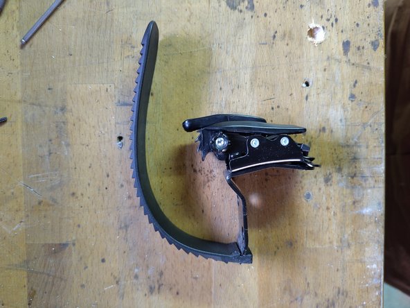 Disassembling SleepyTroll Baby Rocker, Unscrew main case: crwdns2935265:01crwdnd2935265:02crwdnd2935265:02crwdne2935265:0