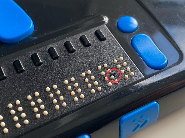 Freedom Scientific Focus Blue 4th Gen Cleaning, Look for Stuck Pins: crwdns2935265:03crwdnd2935265:02crwdnd2935265:02crwdne2935265:0