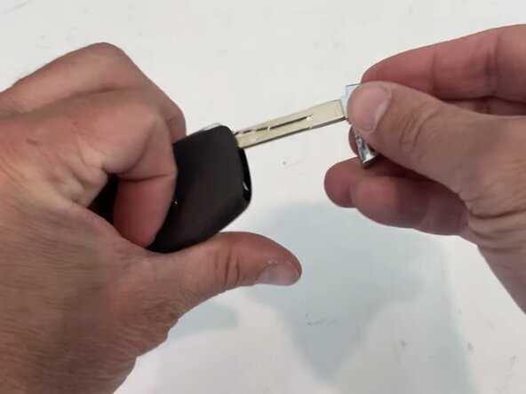 2015-2020 Hyundai Elantra Key Fob Battery Replacement: stap 5, afbeelding 1 van 1