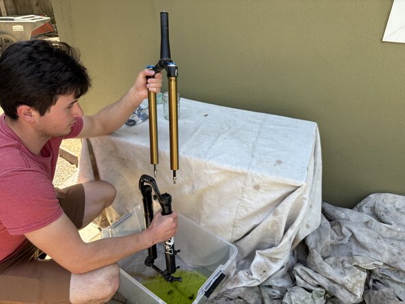 Fox32 Mountain Bike Front Air Suspension Fork Seal and Oil Replacement: étape 28, image 3 de 3