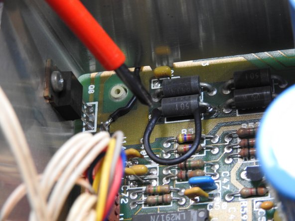 The simple Atari 1050 Disk Drive Conversion to DC, Place the first jumper: crwdns2935265:04crwdnd2935265:02crwdnd2935265:03crwdne2935265:0