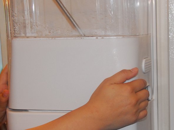 How to Clear the Ice Dispenser in a Whirlpool Refrigerator: crwdns2935265:06crwdnd2935265:03crwdnd2935265:03crwdne2935265:0