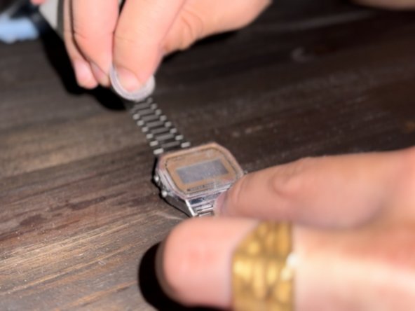 How to Remove the Scratches from an Acrylic Watch Face: crwdns2935265:03crwdnd2935265:02crwdnd2935265:03crwdne2935265:0