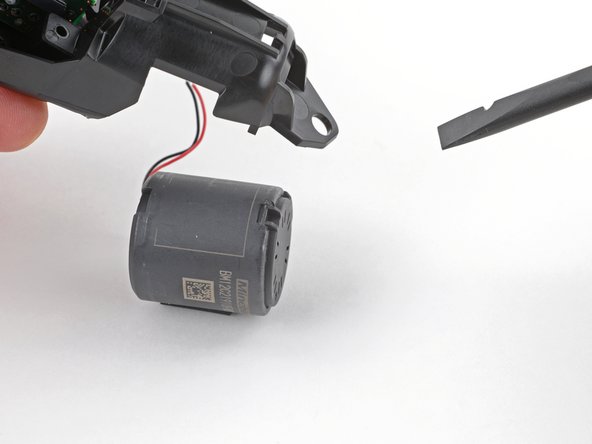 DualSense Controller v2 Vibration Motor Replacement, Remove the right-hand vibration motor: crwdns2935265:030crwdnd2935265:03crwdnd2935265:03crwdne2935265:0