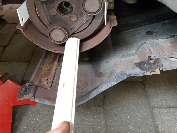 How to fix problem with 2010 Mazda 5 (3) air conditioner magnetic clutch: step 6, image 3 of 3