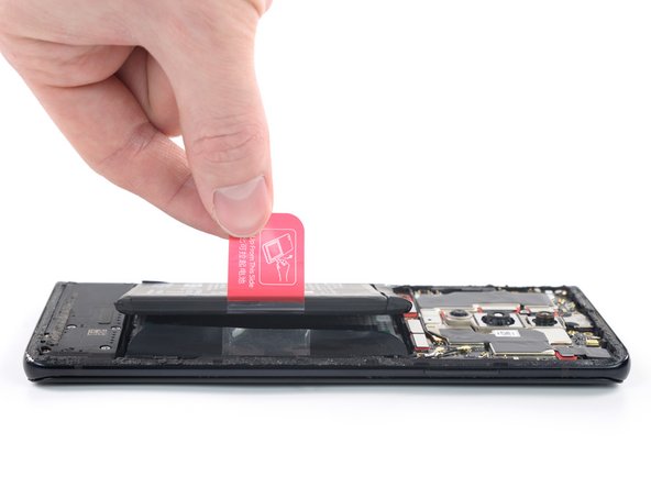 OnePlus 8 Battery Replacement, Lift up the battery: 步骤 14 中的图像 2，3