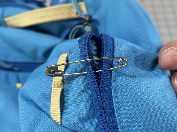 Advanced No-Sew Zipper Repair Techniques, SKILL: Fastening zippers by hand: crwdns2935265:09crwdnd2935265:02crwdnd2935265:03crwdne2935265:0