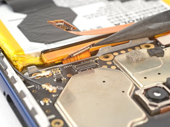 Motorola Moto G Play (2021) Screen Replacement, Disconnect the board cable: crwdns2935265:017crwdnd2935265:02crwdnd2935265:02crwdne2935265:0