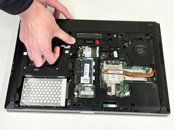 HP EliteBook 8560p Hard Drive Replacement: step 6, image 2 of 3