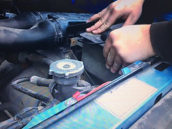 1992-1996 Ford F series-Bronco Header Panel Replacement: crwdns2935265:010crwdnd2935265:01crwdnd2935265:01crwdne2935265:0