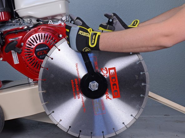 EDCO PRO KL-18 Concrete Saw Belts Replacement: crwdns2935265:017crwdnd2935265:02crwdnd2935265:03crwdne2935265:0