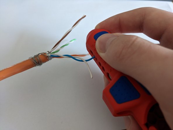 How to strip Cat.7 S/FTP PiMF Ethernet Cable, Strip the wire (optional): crwdns2935265:06crwdnd2935265:02crwdnd2935265:03crwdne2935265:0