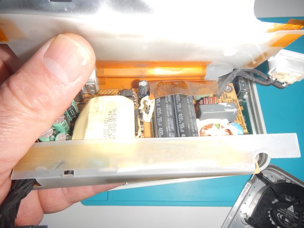 Apple Time Capsule Modelo A1254: sustituir los condensadores de alimentación: paso 4, imagen 2 de 2