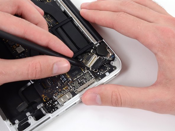 MacBook Pro 13" Retina Display Late 2012 Upper Case Replacement: crwdns2935265:043crwdnd2935265:02crwdnd2935265:03crwdne2935265:0