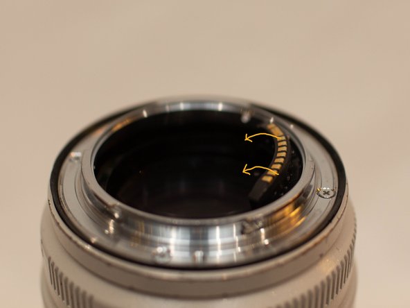 Canon EF 70-200mm f/2.8L IS USM Zooming Key Replacement, Prepare to Remove the Lens Mount: crwdns2935265:02crwdnd2935265:03crwdnd2935265:03crwdne2935265:0