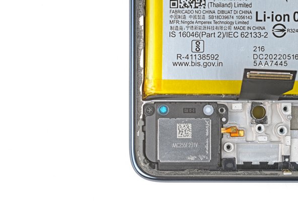 Motorola Edge (2022) Screen Replacement, Unfasten the loudspeaker: crwdns2935265:050crwdnd2935265:02crwdnd2935265:02crwdne2935265:0