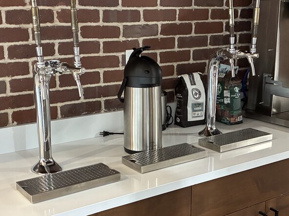 How to Make Coffee at iFixit Onion Bottom, Find the airpot: 手順 1、 1の画像 1