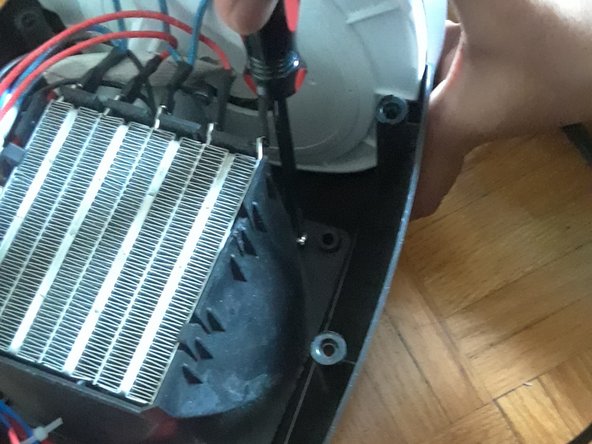 Royal Sovereign Fan Replacement: passo 3, immagine 2 di 2