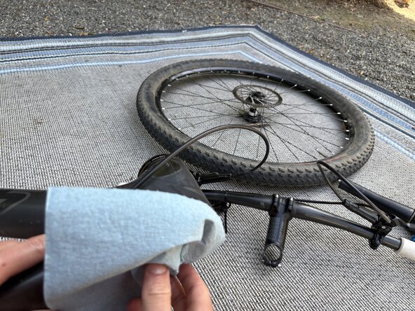 Fox32 Mountain Bike Front Air Suspension Fork Seal and Oil Replacement: étape 50, image 1 de 3