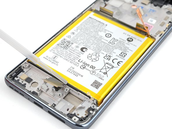 Motorola Edge (2022) Screen Replacement, Apply isopropyl alcohol: crwdns2935265:053crwdnd2935265:02crwdnd2935265:02crwdne2935265:0