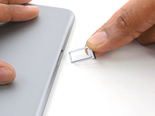 iPad mini 4 LTE Logic Board Replacement, Logic Board: crwdns2935265:033crwdnd2935265:03crwdnd2935265:03crwdne2935265:0