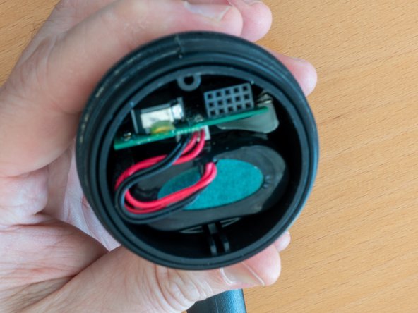 Light and Motion SOLA VIDEO2000  battery Replacement, Remove the cover guide: crwdns2935265:03crwdnd2935265:02crwdnd2935265:02crwdne2935265:0