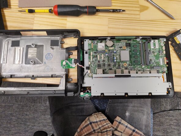 MICROS Compact Workstation 3 (310) Hard Drive Replacement, Remove Rear Cover: crwdns2935265:02crwdnd2935265:03crwdnd2935265:03crwdne2935265:0