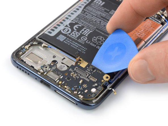 Xiaomi Mi 10 Lite Screen Replacement, Pry up the daughterboard: crwdns2935265:021crwdnd2935265:02crwdnd2935265:02crwdne2935265:0