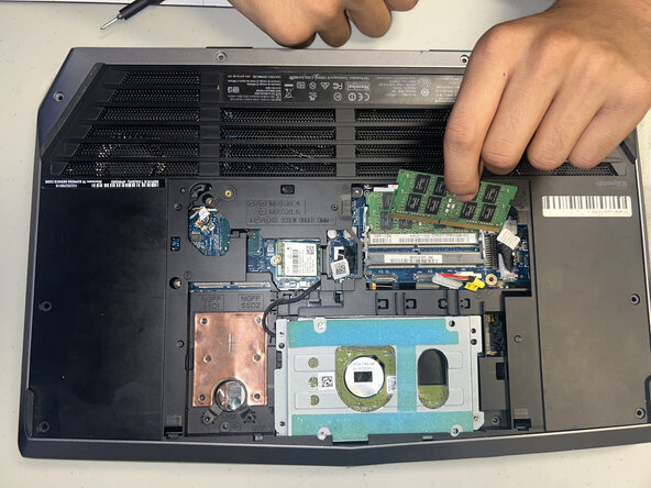 Alienware 15 R2 Heatsink Replacement: step 2, image 1 of 1