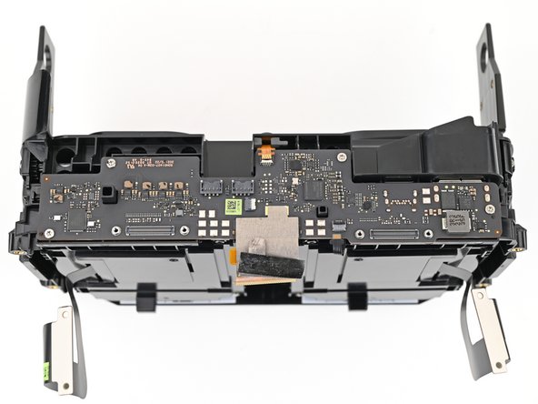 HTC Vive Pro 2 Lens Assembly Replacement, Remove the daughterboard screws: crwdns2935265:033crwdnd2935265:02crwdnd2935265:02crwdne2935265:0