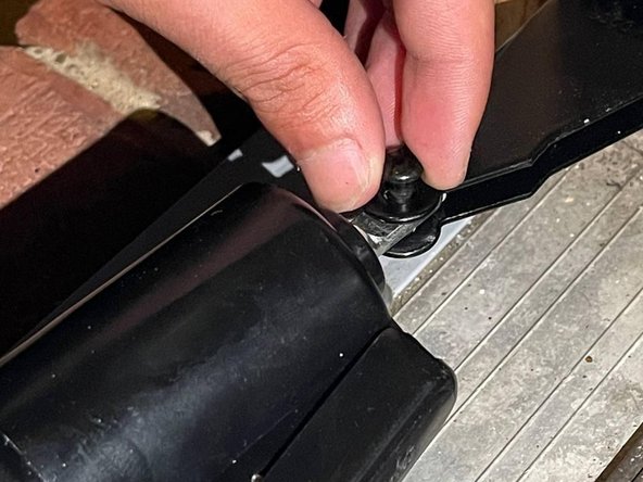 Pneumatic Door Closer Replacement: crwdns2935265:05crwdnd2935265:02crwdnd2935265:03crwdne2935265:0