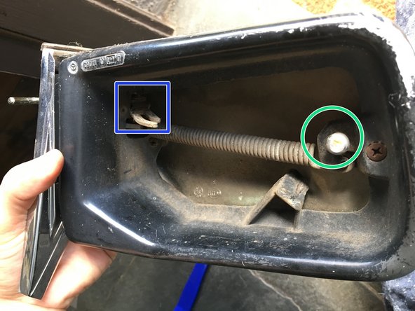 Mercedes Benz W123 Manual Mirror Disassembly, Remove the Crystal: crwdns2935265:04crwdnd2935265:03crwdnd2935265:03crwdne2935265:0