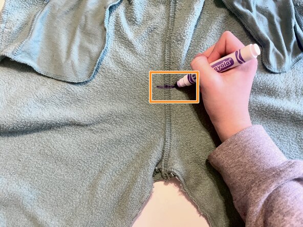 Transforming High-Rise Pants into Low-Rise Style by Hand: crwdns2935265:02crwdnd2935265:02crwdnd2935265:03crwdne2935265:0