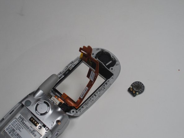 Motorola V557 Internal Speaker Replacement, Internal Speaker: crwdns2935265:014crwdnd2935265:02crwdnd2935265:02crwdne2935265:0