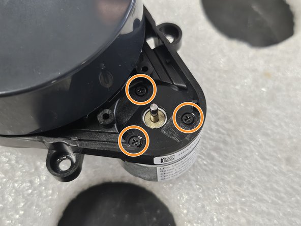 Roborock Q Revo: Laser Distance Sensor Replacement, Remove the LDS motor.: crwdns2935265:017crwdnd2935265:02crwdnd2935265:03crwdne2935265:0