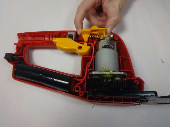 Homelite UT44172 Safety Switch Replacement, Switch Removal: crwdns2935265:03crwdnd2935265:02crwdnd2935265:03crwdne2935265:0