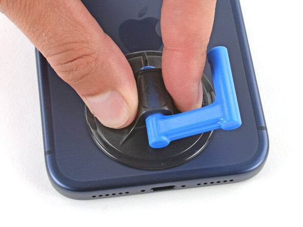 iPhone 17 Pro Back Glass Replacement, Apply a suction handle: crwdns2935265:05crwdnd2935265:02crwdnd2935265:02crwdne2935265:0