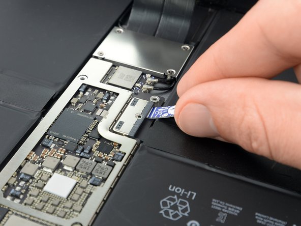 iPad Pro 12.9" 2nd Gen Screen Replacement, Insert the card strips: crwdns2935265:031crwdnd2935265:02crwdnd2935265:03crwdne2935265:0