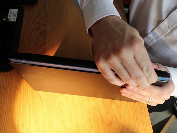 Acer Aspire ES1-332 LCD Screen Replacement: crwdns2935265:04crwdnd2935265:03crwdnd2935265:03crwdne2935265:0