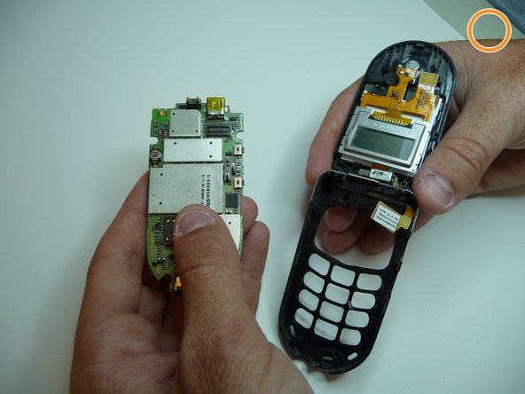 Motorola V180 LCD screen and connector ribbon replacement: 9 단계, 이미지 2개 중 2개