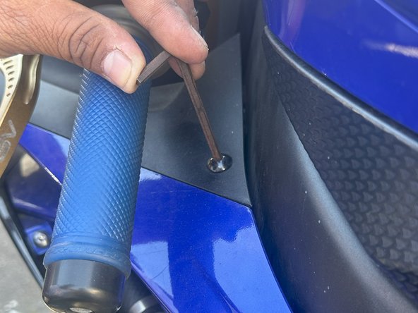 Yamaha YZF-R6 Fan Relay Replacement: crwdns2935265:04crwdnd2935265:02crwdnd2935265:03crwdne2935265:0