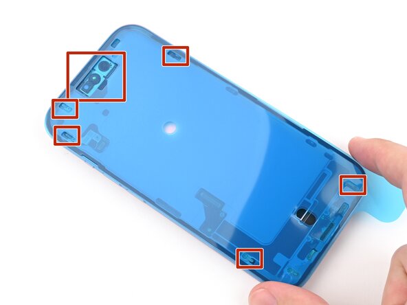 iPhone 15 Screen Replacement, Orient the adhesive: 步骤 42 中的图像 3，3