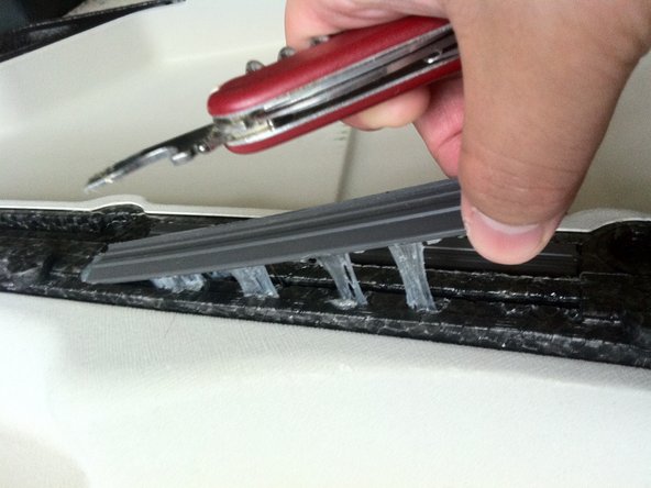 TRIC Guitar Case Plastic Hinge Replacement: crwdns2935265:04crwdnd2935265:02crwdnd2935265:03crwdne2935265:0