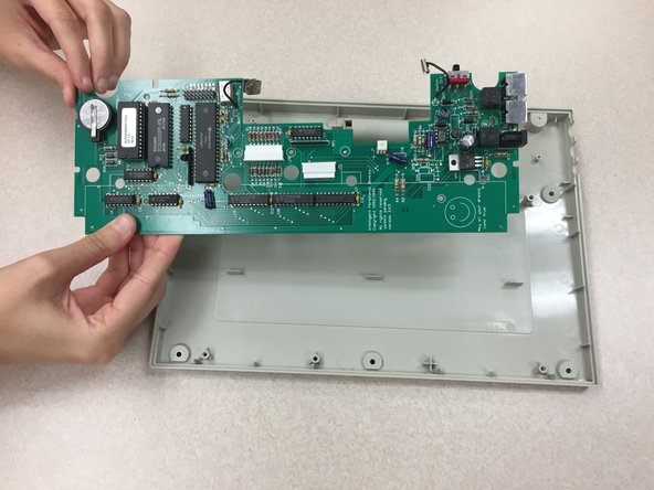 AlphaSmart Pro Motherboard Replacement, Separating Motherboard From Rear Panel.: crwdns2935265:07crwdnd2935265:02crwdnd2935265:02crwdne2935265:0