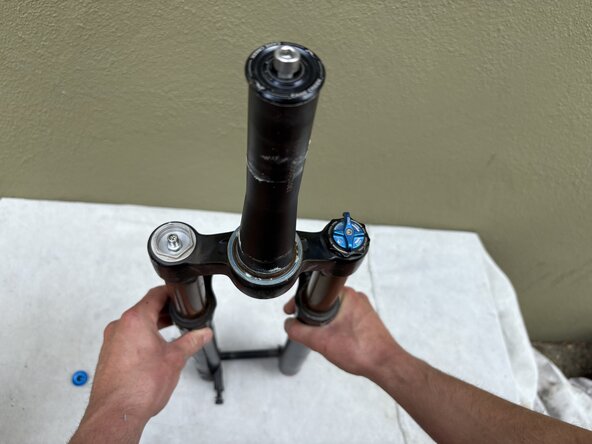 Fox32 Mountain Bike Front Air Suspension Fork Seal and Oil Replacement: étape 21, image 3 de 3