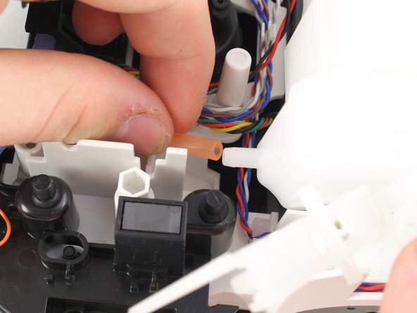 iRobot Braava Jet 240 Tank Replacement: crwdns2935265:017crwdnd2935265:02crwdnd2935265:02crwdne2935265:0