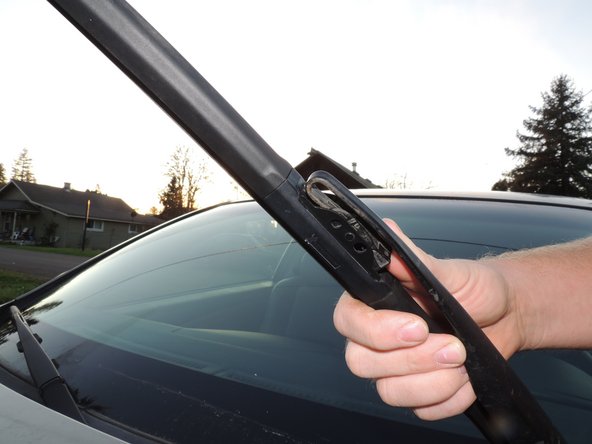 2005 Infiniti G35 Windshield Wiper Replacement: crwdns2935265:04crwdnd2935265:02crwdnd2935265:03crwdne2935265:0